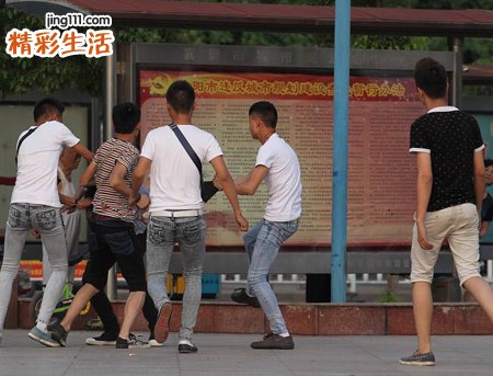 梦见很多人打架
