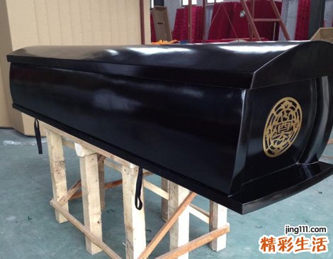 梦见黑色棺材