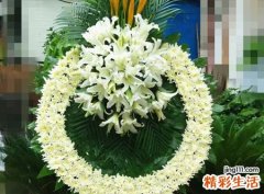 梦见花圈