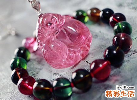 女生佩戴碧玺的禁忌