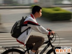 梦见自己骑自行车
