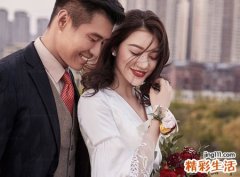 梦见自己穿婚纱