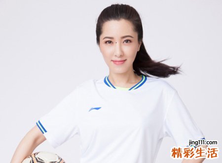 山根偏右有痣的女人面相