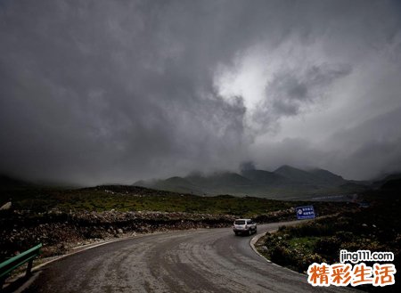 梦见黑压压的乌云，做梦梦到乌云密布刮大风是什么意思
