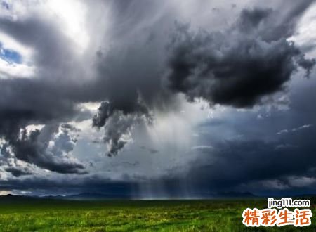 梦见乌云密布，梦到天空异象让人害怕