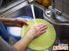 女人梦见洗一大堆碗，做梦梦到洗碗是什么意思
