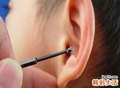 梦见自己挖出大块耳屎是什么意思，女人梦到掏出大块耳屎