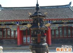 梦见自己和别人去寺庙好吗，做梦梦到从寺庙外面经过