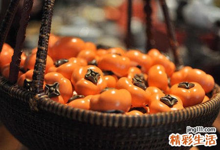 梦见柿子树上结满柿子好吗，做梦梦到好多熟透的红柿子