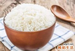 梦见别人请我吃饭好不好，做梦梦到熟悉的人请我吃饭