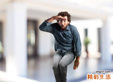 鼻梁低的男人面相