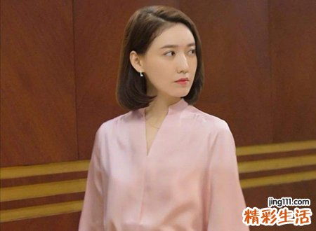 耳朵上端尖的女人耳相
