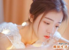 嘴唇上有痣的女人