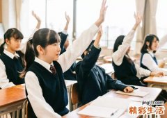 梦见和很多人一起听课好不好，做梦梦到教室和同学的场景