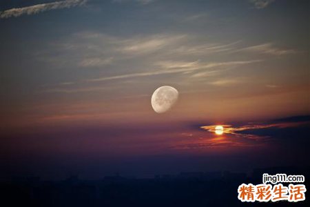梦见日月同辉是什么意思，女人梦见日月同时出现