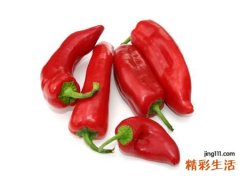 梦见新鲜的红辣椒有什么预兆，做梦梦到地里红辣椒茂盛