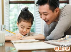 属狗白天出生好还是夜晚好，生肖属狗最佳出生时辰