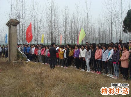 梦见和亲人一起扫墓有什么预兆，做梦梦到和家人去拜山扫墓