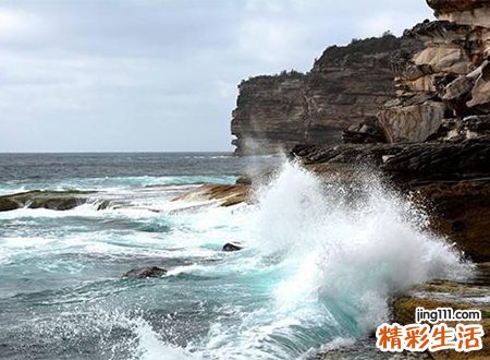 梦见大海涨潮代表什么意思，做梦梦到水涨潮自己很安全
