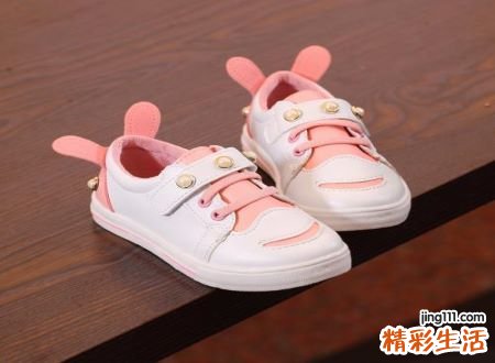 梦见自己买鞋子预示什么，女人做梦梦见买鞋试鞋