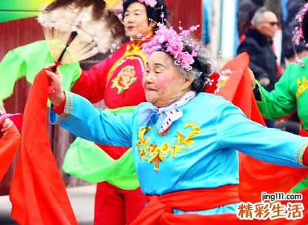 梦见扭秧歌有什么预兆，做梦梦到看到一群人扭秧歌