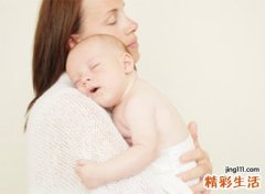 梦见自己抱着小孩在空中飞行
