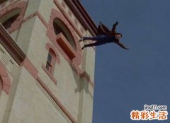 梦见自己跳楼自杀是什么意思，女人梦见从高处往下跳