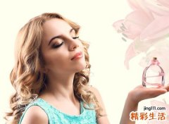 人中歪的女人面相
