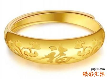 梦见金戒指有什么预兆，做梦梦到自己手上戴金戒指