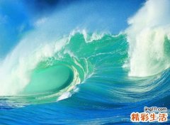 梦见巨浪有什么预兆，女人梦见海啸巨大的海浪