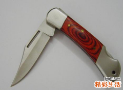 梦见别人拿刀杀我有什么预兆，做梦梦到有人拿刀想要砍我