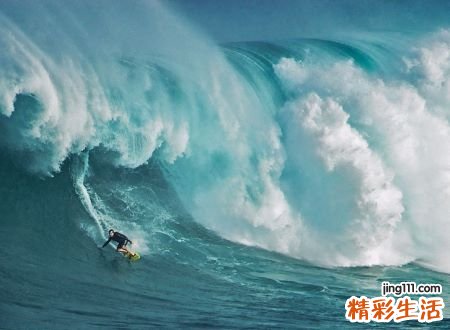 梦见巨浪向自己袭来好不好,做梦梦到巨浪袭来我却没事