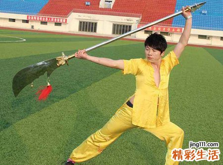 梦见别人拿刀杀我好吗，做梦梦到别人拿刀划伤我手