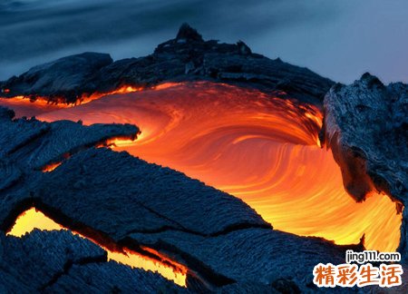 梦见火山爆发是什么意思，梦到火山爆发我在逃命