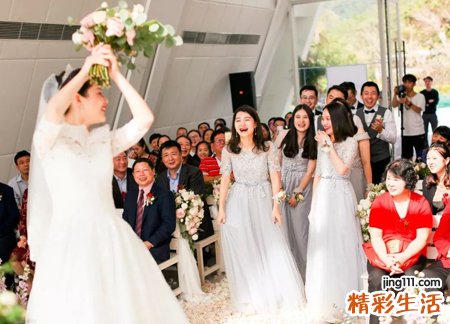 梦见喝喜酒是什么意思，做梦梦到很多人在一起吃酒席