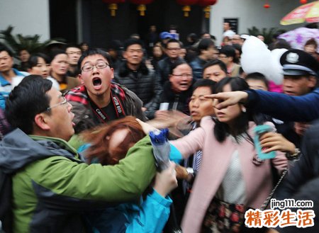 梦见很多人打架是什么意思，做梦梦到很多人混乱打架