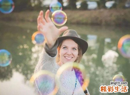 女人左手手相比右手好吗