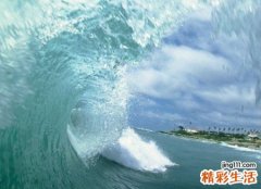 梦见海啸是什么意思，梦到海啸袭来成功逃生