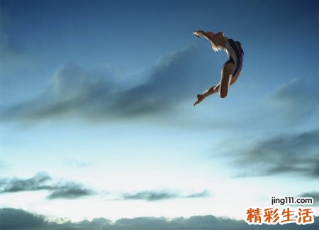 梦见跳水是什么意思，梦到从很高的地方跳水