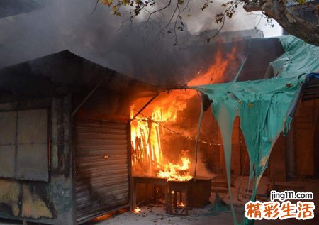 梦见房顶着火是什么意思，女人梦到屋顶着火