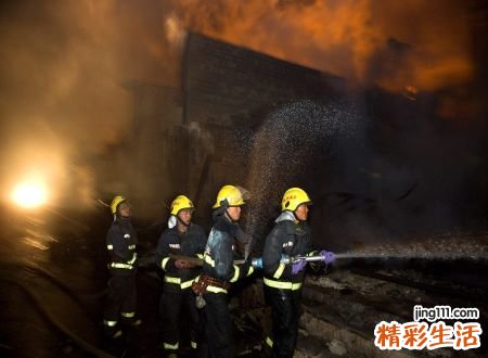 梦见房子着火有什么预兆，女人梦到房子着火