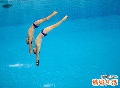 梦见跳水有什么预兆，做梦梦到别人跳入水中