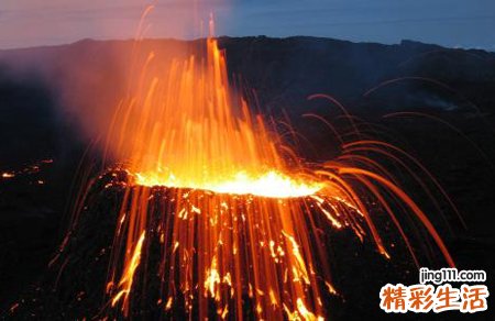 梦见大火烧山我到处跑好不好，女人梦见大火烧山