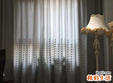 梦见挂窗帘有什么预兆，做梦梦到别人帮我挂窗帘