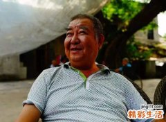 男人右眉毛一根特别长