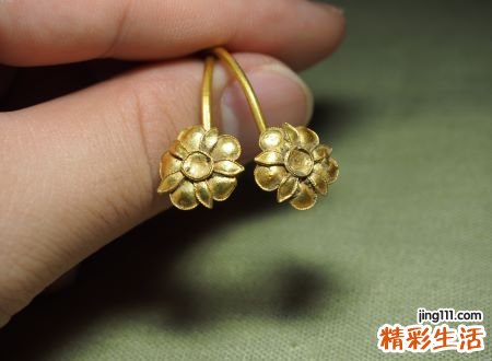 女人梦见金耳环好不好，做梦梦到各种各样的耳环