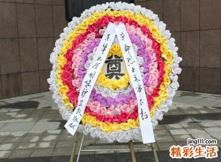 梦见很多花圈是什么预兆，做梦梦到葬礼花圈