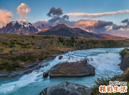 梦见一条清澈的河流好不好，女人梦见流淌的河水