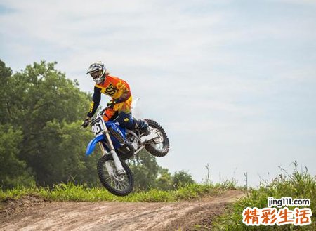 梦见骑自行车下坡是什么意思，做梦梦到骑车下坡很顺利