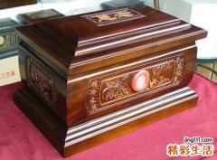 梦见骨灰盒是什么意思，女人做梦梦到骨灰盒